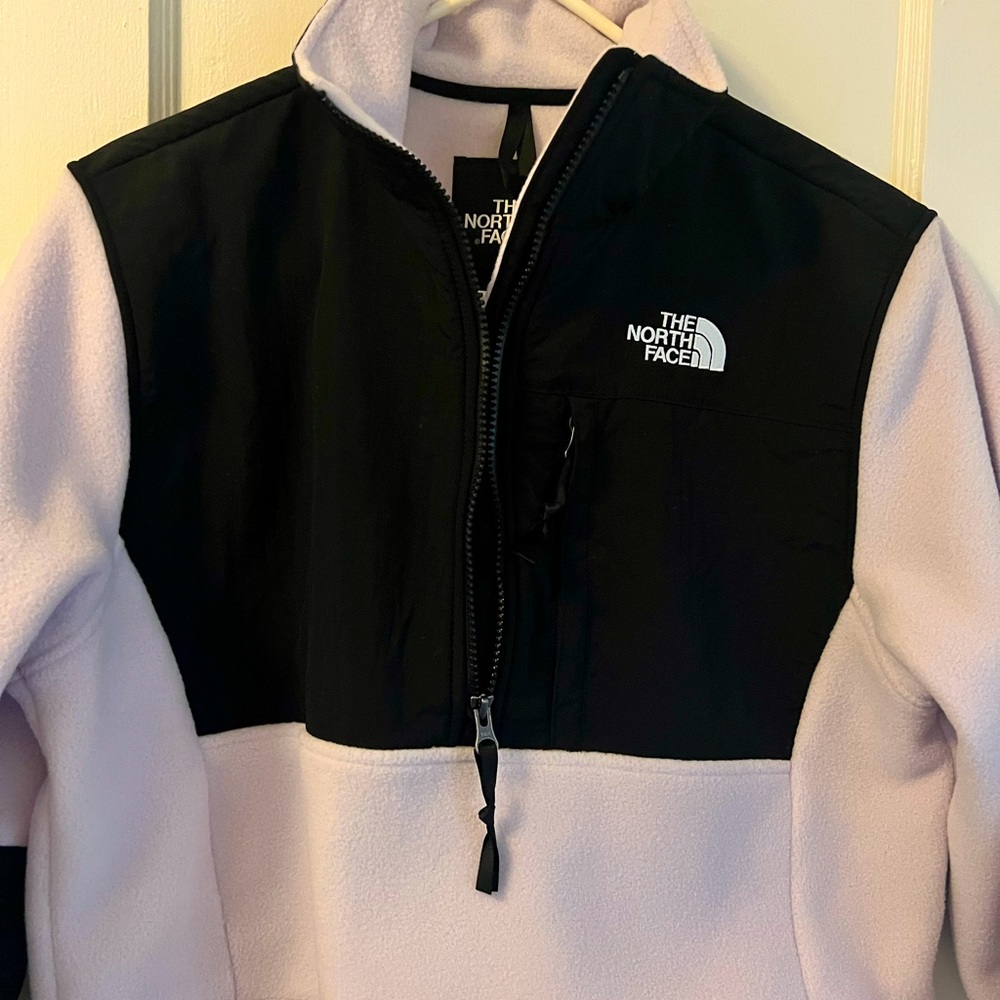 Brand New north face women’s cropped fleece(missing tags)